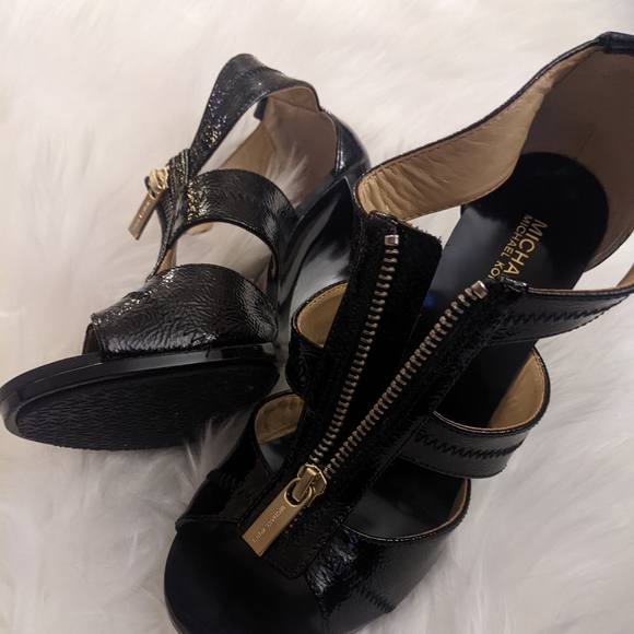 Michael Kors Berkley T Strap - Picture 2 of 4